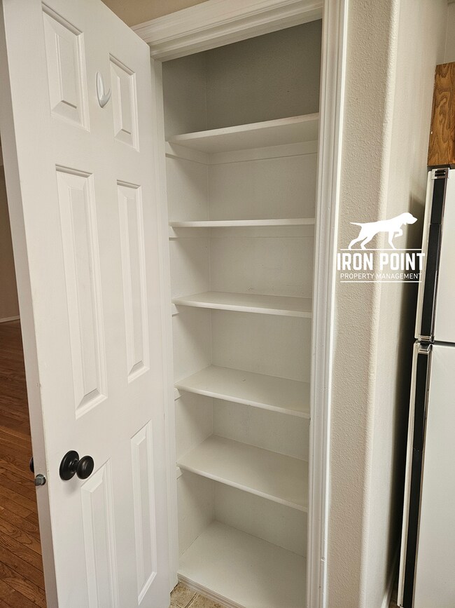 Building Photo - Candlestick Park Sub-3bed/2bath w/2 car ga...