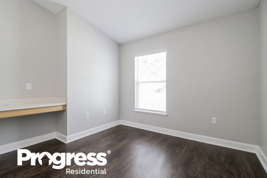 Building Photo - 12503 Woodbury Cove Dr