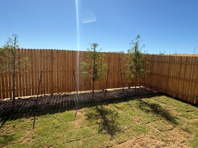 Building Photo - Tres Laurels-Wellton