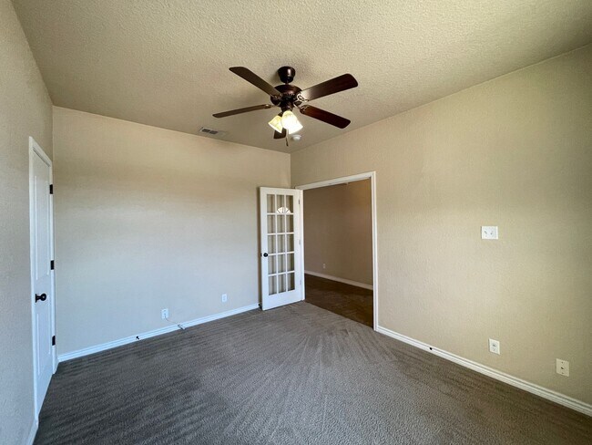 Building Photo - 601 W Little Dipper Dr