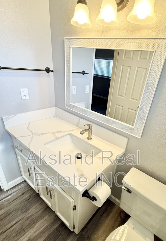 Building Photo - 1497 Claremont Dr