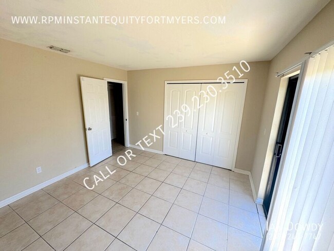 Building Photo - 3024 Santa Barbara Blvd