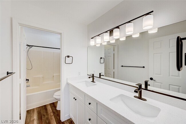 Building Photo - 242 Farlin Cir