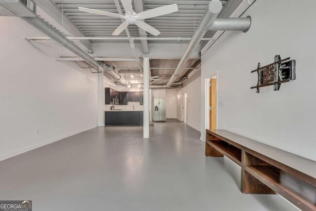 Building Photo - 400 Village Pkwy