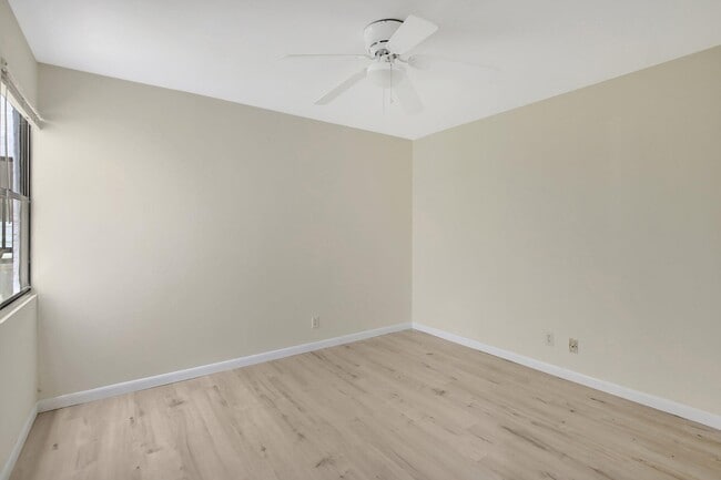 Building Photo - 21650 Coronado Ave