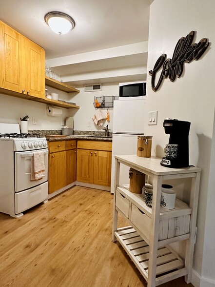 Kitchen - 3944 SW Condor Ave