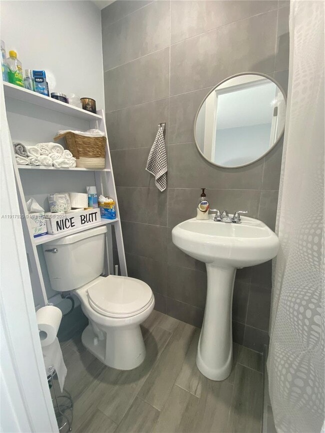 Building Photo - 7010 SW 144th Pl