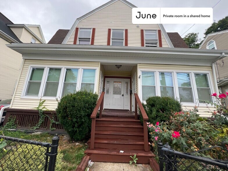 Building Photo - Room in Shared 2 bed/1 bath home