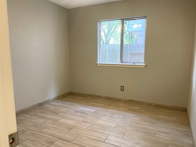 Building Photo - 8318 Hot Springs Dr