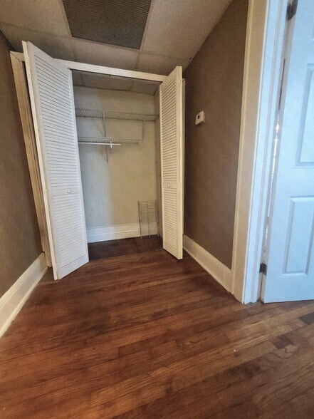 Building Photo - 1308 Willow Branch Ave