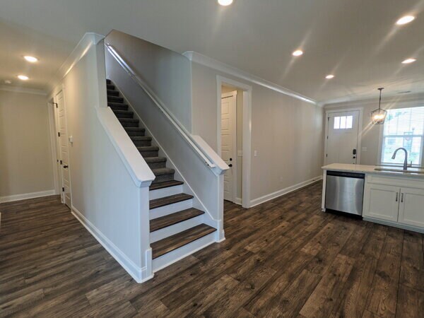 Building Photo - 417 Live Oak Dr