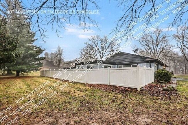 Building Photo - 2839 W Avon Rd