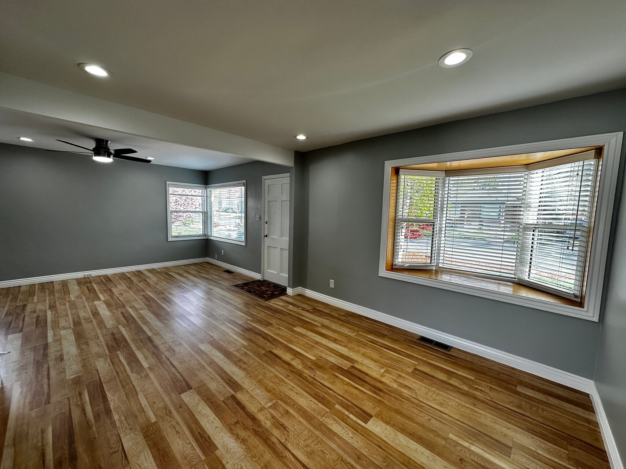 Building Photo - 2019 E Lambourne Ave