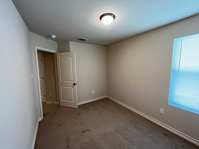 Building Photo - 7011 Micayla Cv