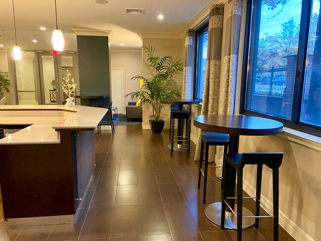 Building Photo - 2451 Midtown Ave