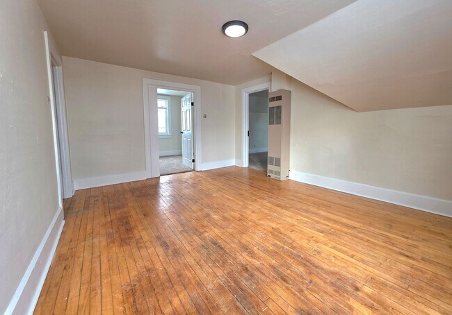 Building Photo - 1020-1022 Smith St