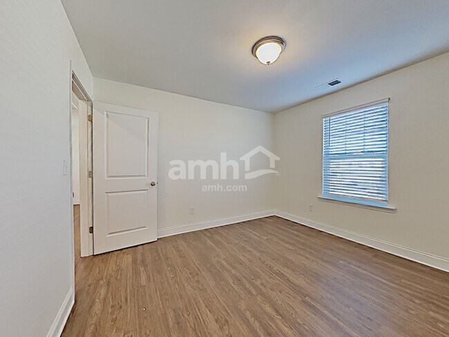 Building Photo - 105 Everett Park Dr