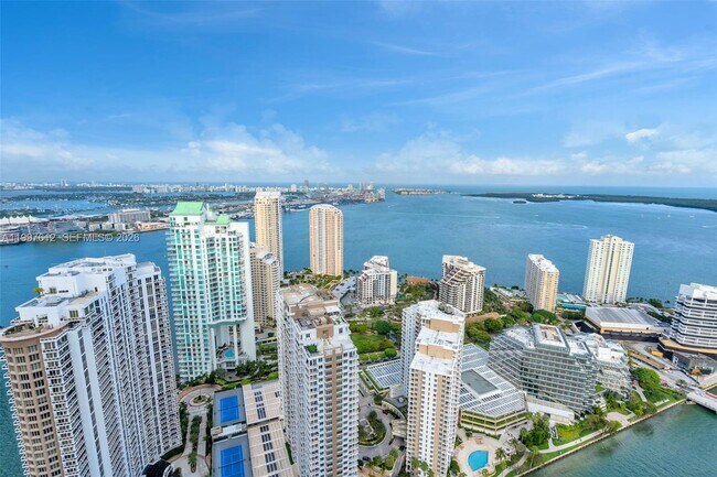 Building Photo - 495 Brickell Ave