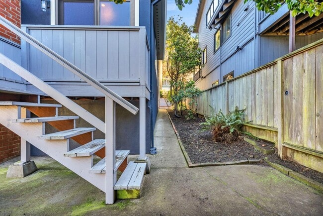 Building Photo - 280 Angelita Ave