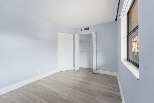 Building Photo - 11477 NW 39th Ct