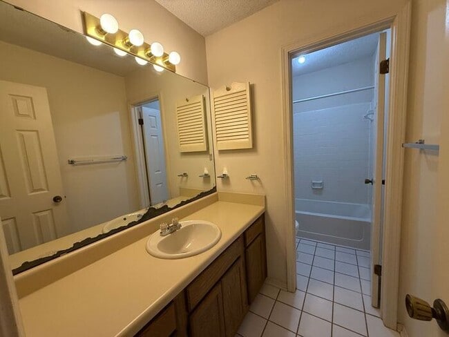 Building Photo - Gulf Breeze - Sandpiper Village - 3 bedroo...