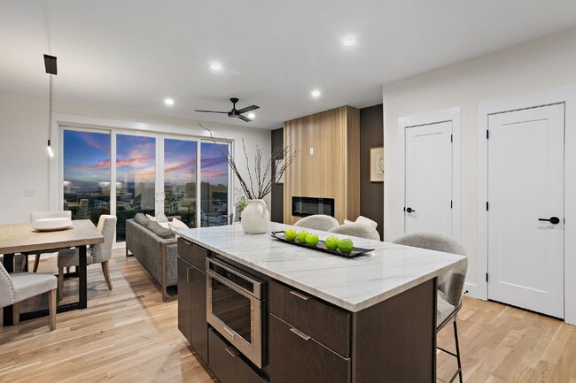 Building Photo - "Spacious 4-Bed, 4-Bath Gem in Nashville -...