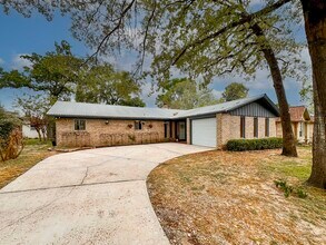 Building Photo - 401 Rolling Hills Dr W