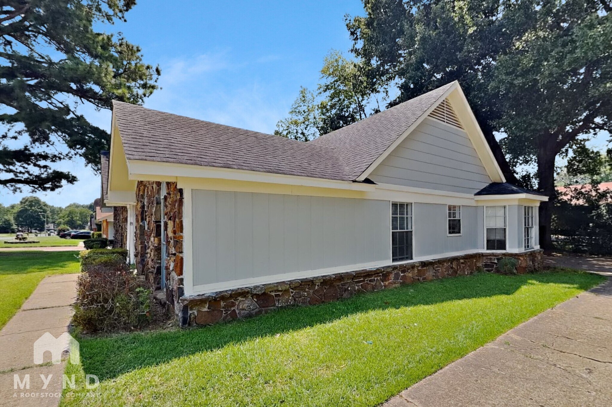 Building Photo - 2569 Richwood St