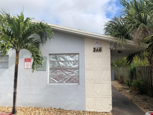 Building Photo - 716 SW 16th Ave