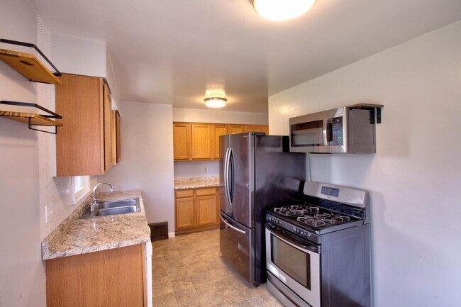 Building Photo - 33 Marshall Dr