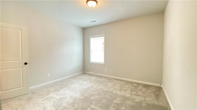 Building Photo - 4591 Silver Oak Dr SW