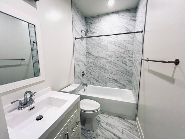 Building Photo - New Renovation 2 BR/2 BA right by the lake!