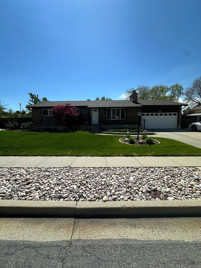 Building Photo - 1576 Plata Way