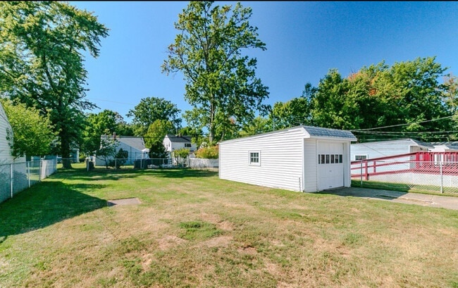 Building Photo - 418 E 274th St