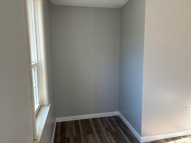 Building Photo - 15 Patriots Square