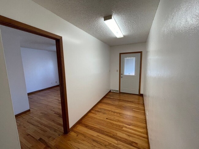 Building Photo - 525 E 47th St