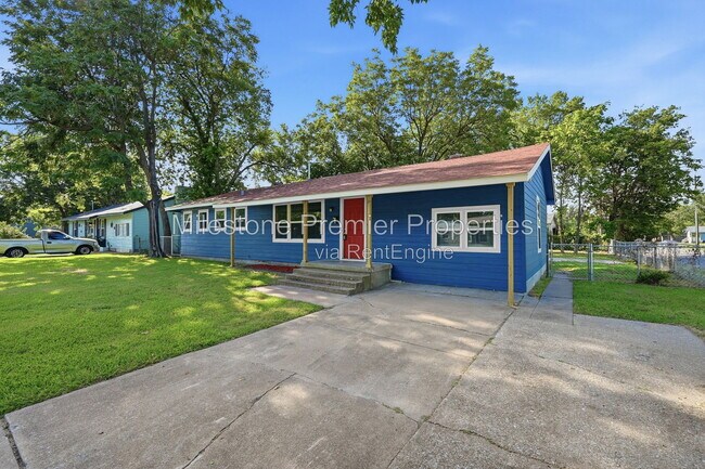 Building Photo - 718 W Belden St