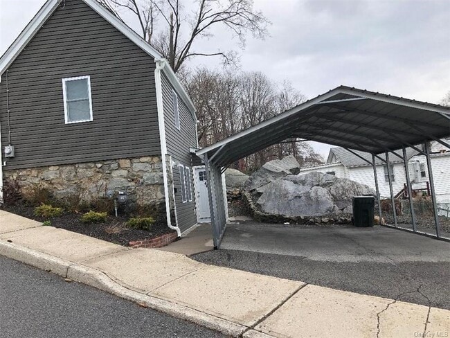 Building Photo - 44 Schneider Ave