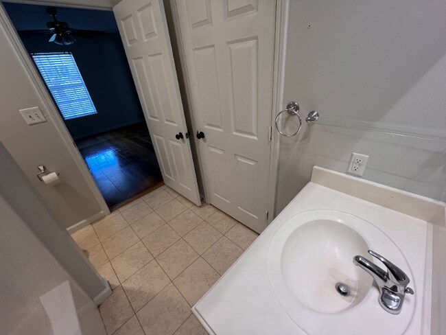 Building Photo - 133 N Ridge Dr