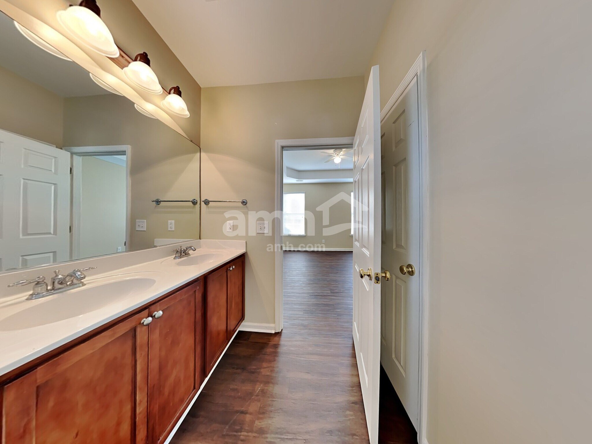 Building Photo - 2993 Nantuckett Ave