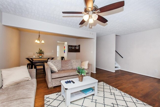 Building Photo - Spacious Williamsburg Townhome with Modern...