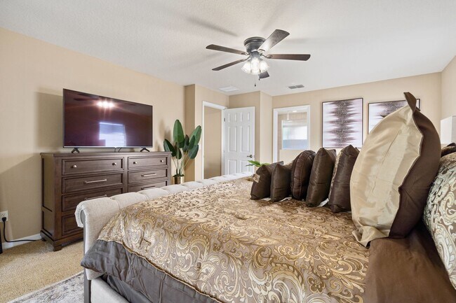 Building Photo - Fully furnished home