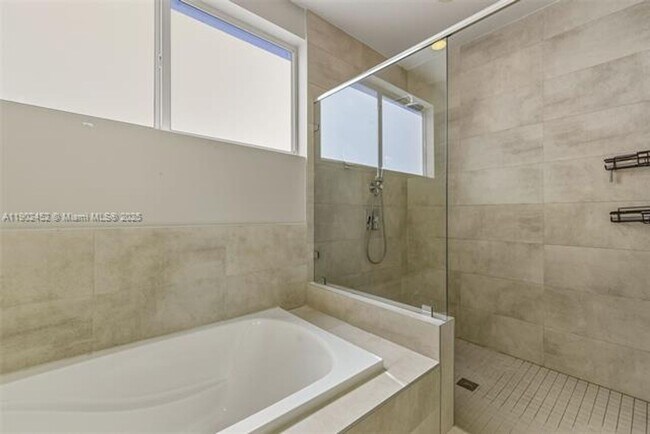 Building Photo - 10359 NW 67th Terrace