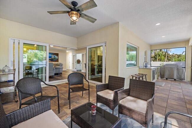 Building Photo - 2339 Datura St