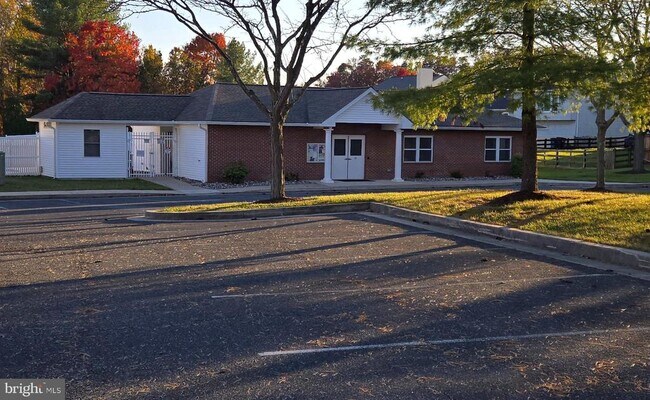 Building Photo - 2118 Cedar Barn Way