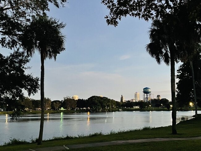 Building Photo - FURNISHED LUXURY 3 Br 3 Ba RENTAL NEAR DOWNTOWN ST PETERSBURG, FL