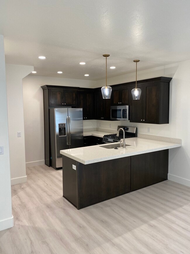 Kitchen - 956 W Vista Ridge Dr