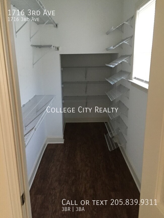 Building Photo - 1716 3rd Ave