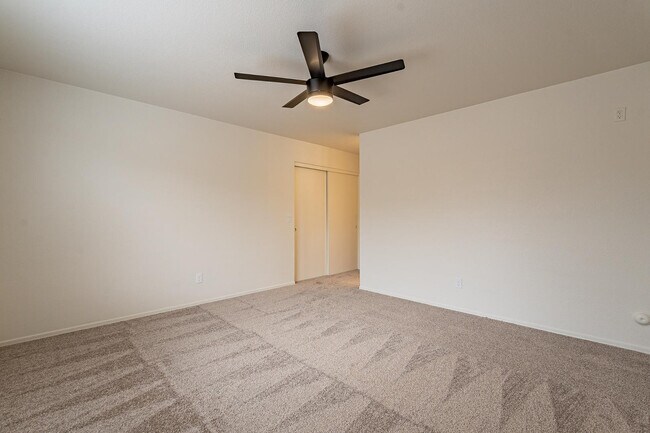 Building Photo - 338 N 152nd Dr