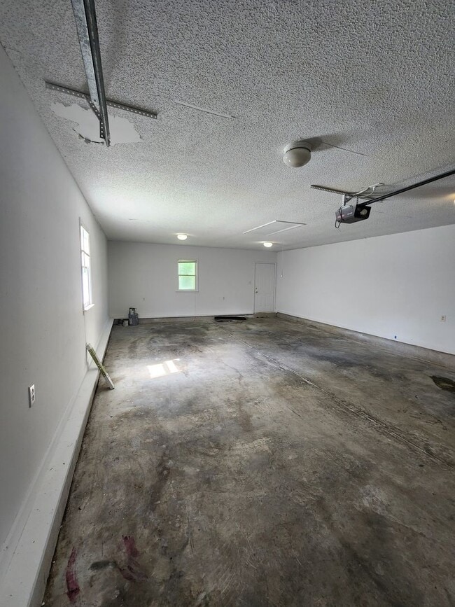 Building Photo - Apex-Durham /3BR Jordan Lake House